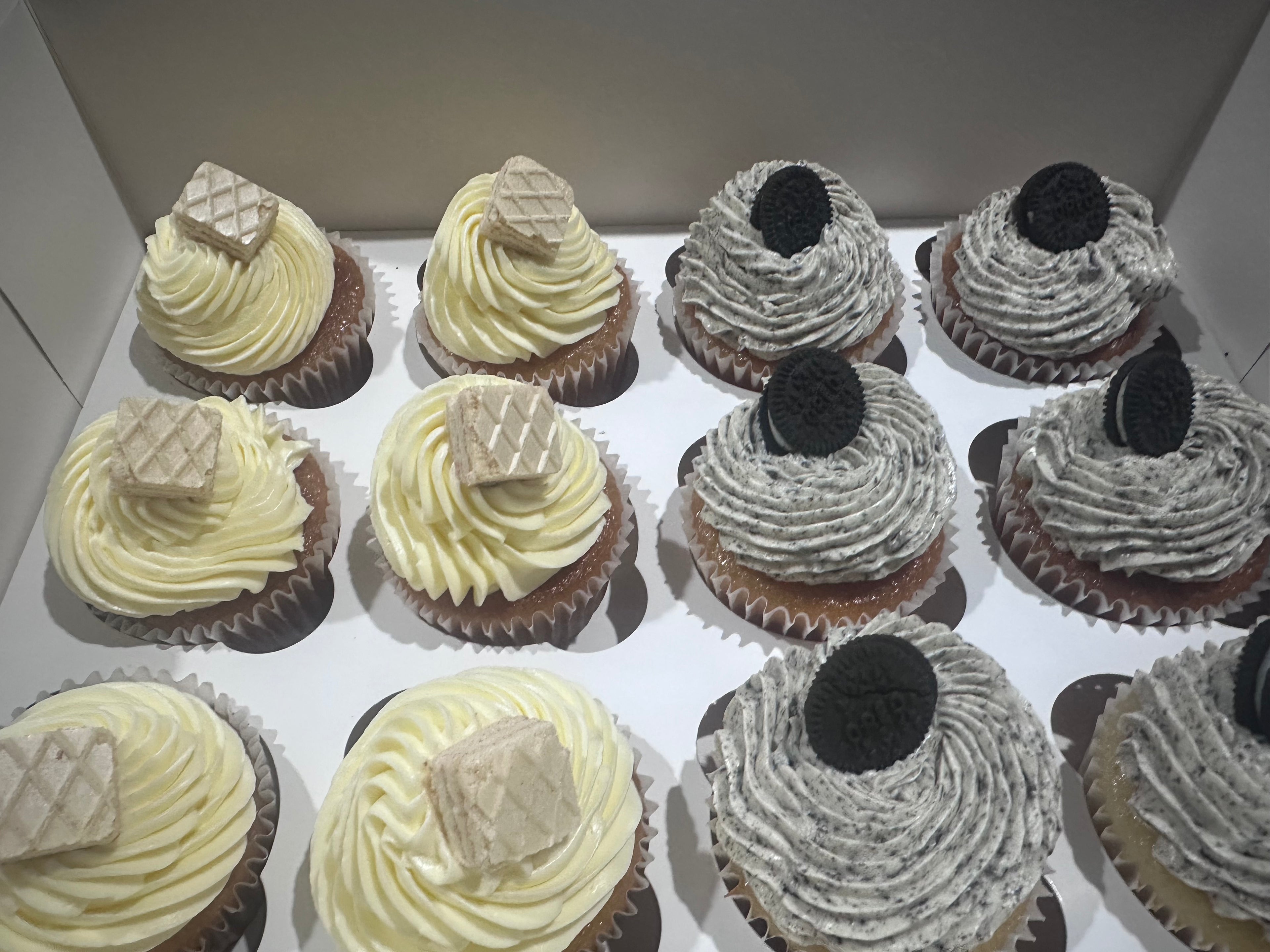 Custom or Deluxe Cupcake Boxes